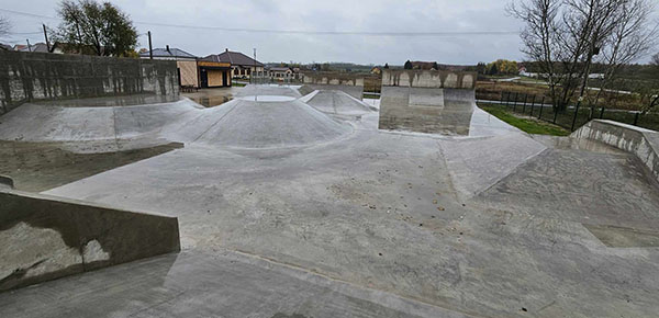 Balassagyarmat beton pálya - bontás? javítás? 